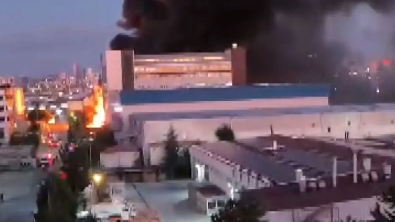 İstanbul Başakşehir’deki bir sanayi sitesinde çıkan yangın çıktı
