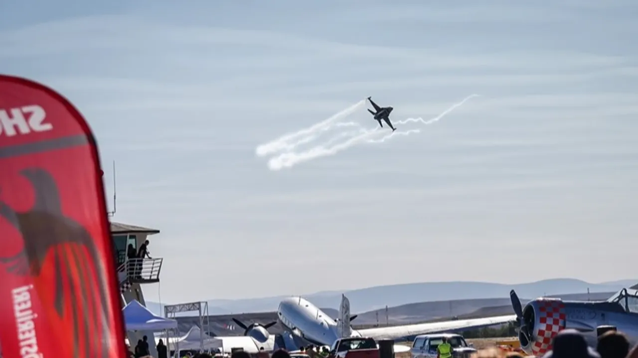 SOLOTÜRK 10. Sivrihisar Hava Gösterileri''nde uçuş yaptı