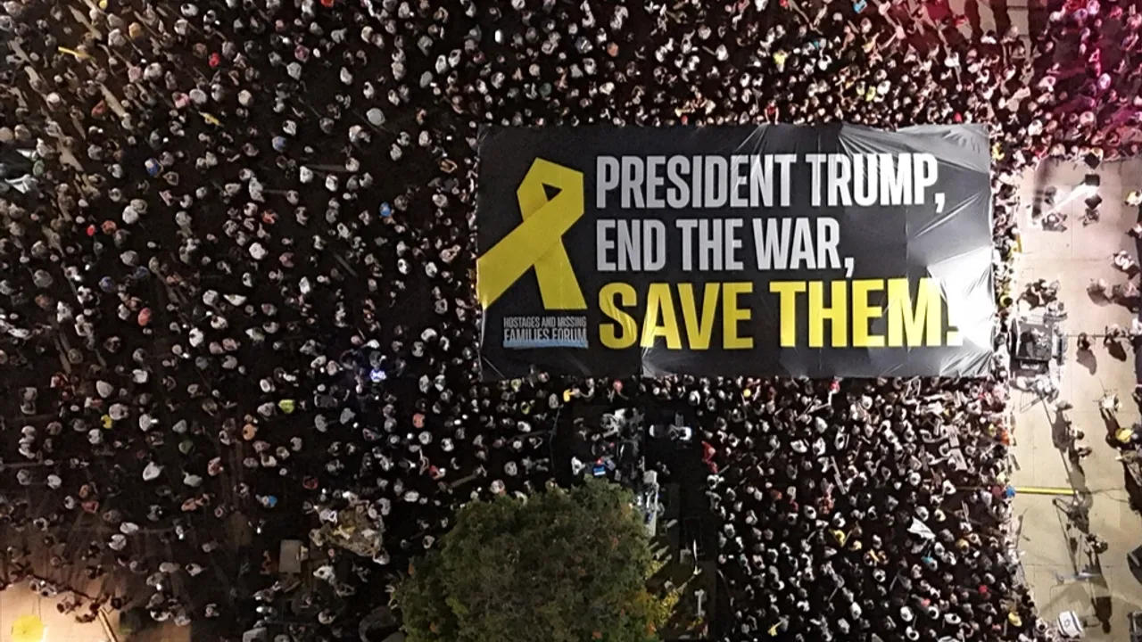 Tel Aviv''de yüzlerce kişi protesto gösterisi düzenledi