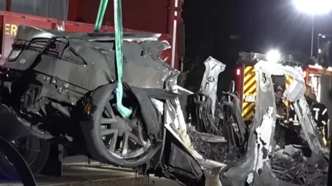 Tesla faciası: 3 kişi yanarak can verdi