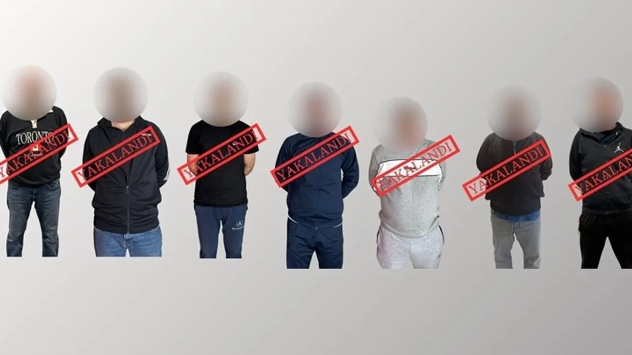 Kırmızı bültenle aranan 8 suçlu Türkiye''ye getirildi