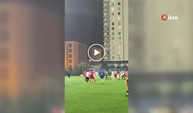 Maçın bitiş düdüğüyle futbolcular birbirine girdi I VİDEO