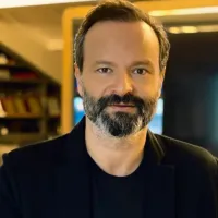 Müslüm, Muhteşem Yüzyıl, Eşref Rüya gibi projelerin yapımcısı Timur Savcı kimdir? Neden gözaltına alındı?