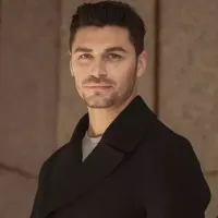 Kızılcık Şerbeti'nin yeni Fatih'i Emre Dinler kimdir? Kaç yaşında ve hangi dizilerde oynadı?