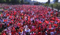 A Milli Takım için tek yürek: Taraftarlar parkta kenetlendi