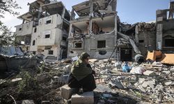 İsrail ordusu bir vuruyor, bir duruyor: Yeniden ateşkes ilan ettiler!