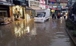 Zonguldak'ta etkili olan yağış sonrası sokaklar göle döndü