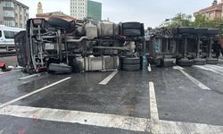 Büyükçekmece'de tır devrildi: Trafik kilitlendi
