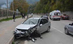 İki otomobilin çarpıştığı kazada 4 kişi yaralandı