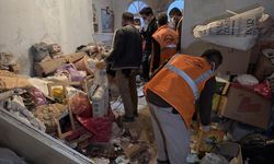 Engelli kadın, çöp evde yaklaşık bir ay annesinin cesediyle yaşadı