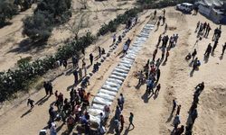Tüyler ürperten manzara: 54 kimliği belirsiz Filistinli esir defnedildi