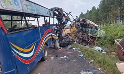 Uganda'da kaza: 4 araç birbirine girdi 63 kişi öldü