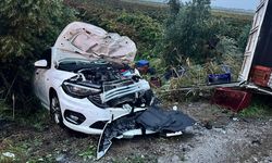 Kamyonet ile otomobil çarpıştı: 2 kişi öldü