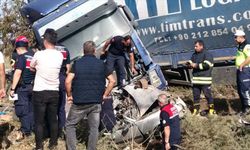 Adana'da ölümlü kaza: TIR ve otomobil çarpıştı