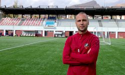 Gündüz öğretmen, akşam futbolcu
