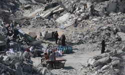 Gazze'de hasarlı yapı çöktü 2 kişi öldü