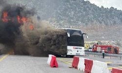Yolcu otobüsü alev alev yandı