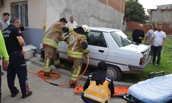 Otomobil evin duvarına çarptı: 2 yaralı