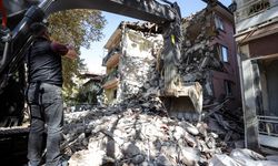 Bakan Kurum Sındırgı'daki hasarı açıkladı: 80'i konut 127 bağımsız bölüm ağır hasarlı