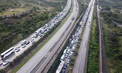 Hatay'daki yağış trafiği kilitledi