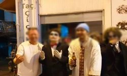 Cübbe giyip bira şişesi ile poz verdi, gözaltına alındı