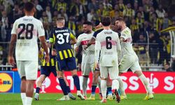 Kadıköy'de gerginlik patladı; maç sonu saha karıştı!