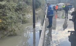 Sağanak yağış Kağıthane'de sürücülere zor anlar yaşattı