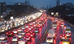 İstanbul'da fırtına trafiği: Yoğunluk yüzde 87'lere dayandı!