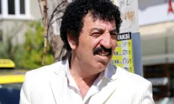 Taksim'de yürüyen Cevher Canses'in Müslüm Gürses’e benzerliği dikkat çekti