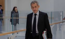 Fransa'da eski Cumhurbaşkanı Sarkozy'yi 2 polis koruyacak