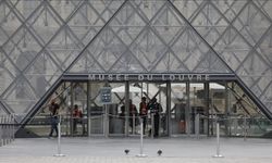 Louvre Müzesi'ni soyanlar tutuklandı