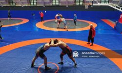 İşitme engelli güreşçilerin hedefi "12 sıklette 12 altın"