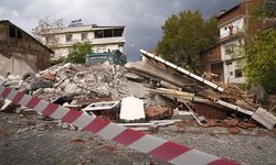 Türkiye’nin 3 aydır sallanan ilçesi Sındırgı! 16 bin deprem oldu!