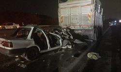 Kamyon ile otomobilin çarpıştı: Aynı aileden 3 kişi öldü