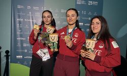 Halterciler 9 altını Atatürk’e armağan etti!