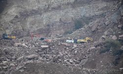 Maden ocağındaki göçük altında kalan şoföre ulaşıldı