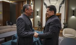 Özgür Özel, cezaevinden tahliye olan Ahmet Özer ile buluştu