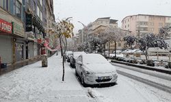 Birçok ilde kar sürprizi! Yollar kapandı... Her yer beyaza büründü, hava sıcaklığı sıfırın altına indi