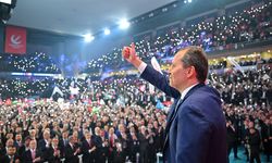 Yeniden Refah Partisi'nin genel başkanlığına Erbakan seçildi