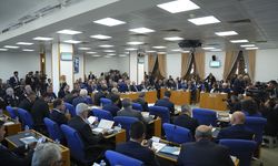 Bütçe görüşmelerinde siyasi gerilim: Tutuklu belediye başkanlarının fotoğrafları masada