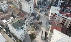 Bilir ailesine mezar olmuştu: Binanın enkazı kaldırılıyor