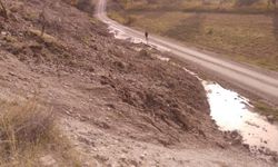 Ankara'da toprak kayması: Yol trafiğe kapatıldı