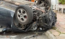 Sakarya'da feci kaza! Alt sokağa düşüp takla atan araçtan burnu bile kanamadan çıktı