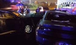 Ataşehir'de 5 araç birbirine girdi:  2'si ağır 6 kişi yaralandı