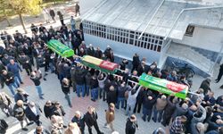 Gıda zehirlenmesi nedeniyle hayatını kaybeden anne ve çocukları defnedildi