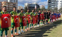 Mersin'de takımlar sahaya Türk bayrakları ile çıktı