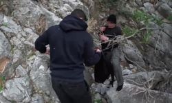 Dağda mahsur kalan 2 genç JAK ve AFAD ekiplerince kurtarıldı