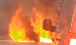 Sultangazi’de seyir halindeki araç alevlere teslim oldu