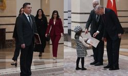 Lübnan Büyükelçisi Munir Anuti'nin kızı Erdoğan'a resim hediye etti