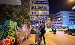 Kızılay tabelasının başına gelmeyen kalmadı: Belediye barfiks koydu